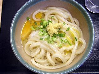 釜玉うどん小350円（税込368円）