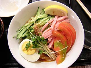 冷やし中華うどん小590円