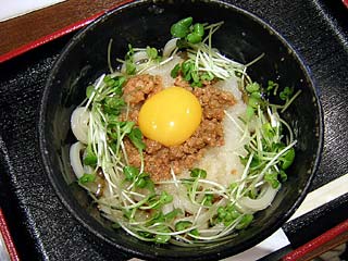 肉味噌月しぐれうどん並