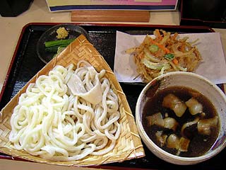 ざるうどん（白・田舎うどん合盛）3玉600円+肉汁50円