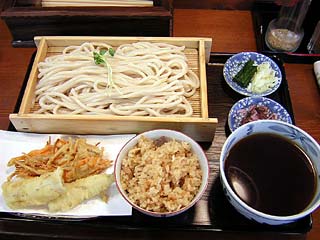 天ざるうどん900円+炊き込みご飯100円