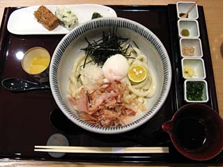 ぶっかけうどん900円+小むすび膳150円