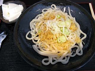 こだわりだし醤油と天かす玉子うどん900円