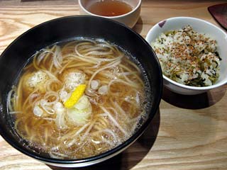 稲庭鳥つくねうどん温780円