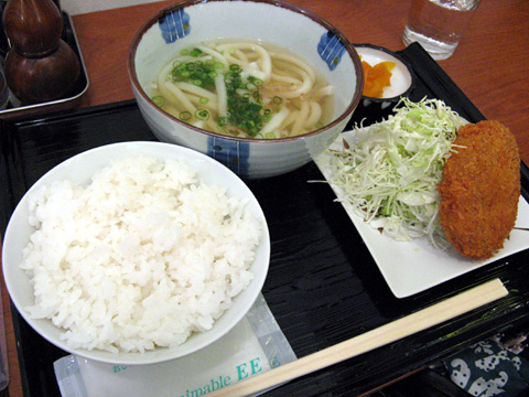 肉じゃがコロッケ定食とかすうどん600円