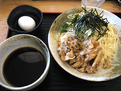 冷やしつけ肉うどん750円(大盛り)