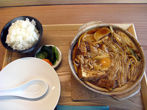 土鍋味噌煮込みうどん650円+ご飯100円