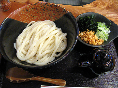 さぬき産極上しょうゆを使った生じょうゆうどん650円