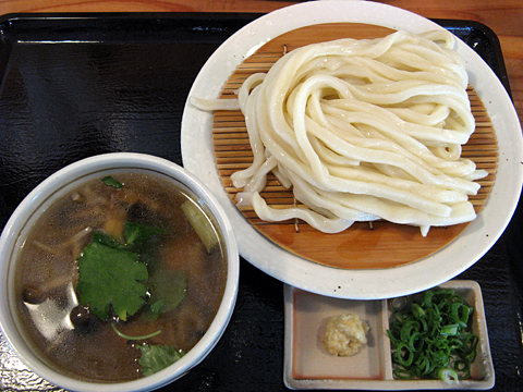 鶏ときのこのつけうどん680円