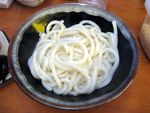 釜揚げうどん（卵付き）180円