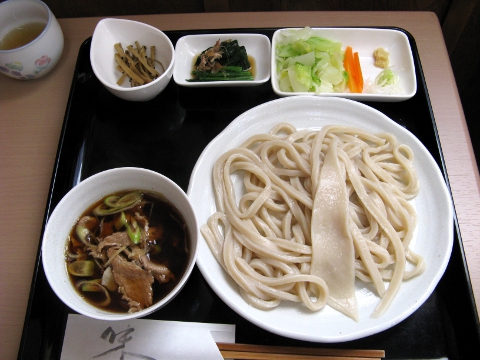 肉汁糧うどん(小盛り)あつもり700円