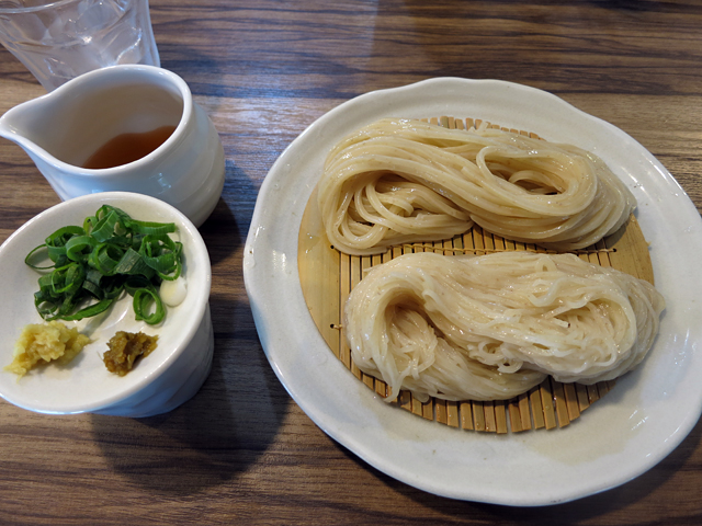 二色～うどんと冷麦の合盛り～750円