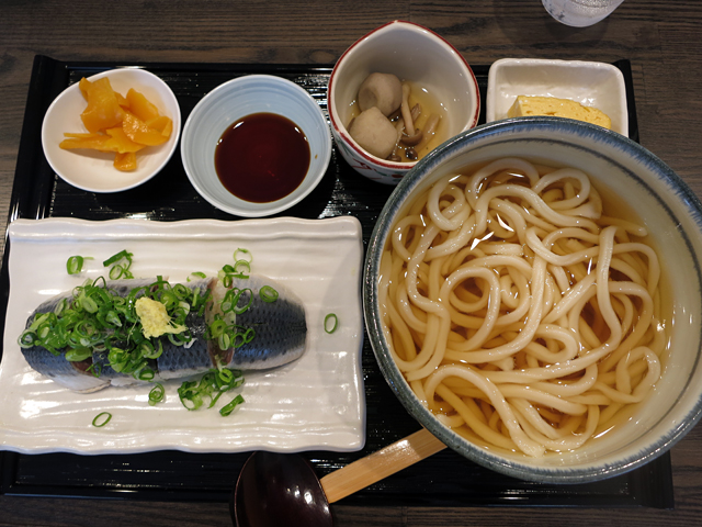 ころうどん500円+いわし寿司定食500円