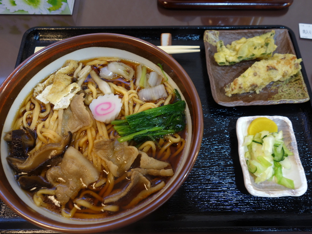 肉入り人参うどん(中)750円