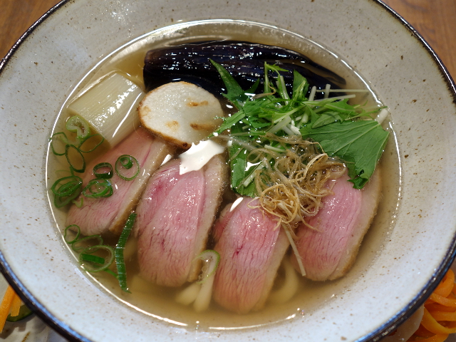 鴨の旨味とお野菜のうどん1,180円