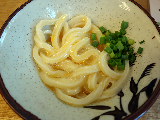 釜玉うどん小200円