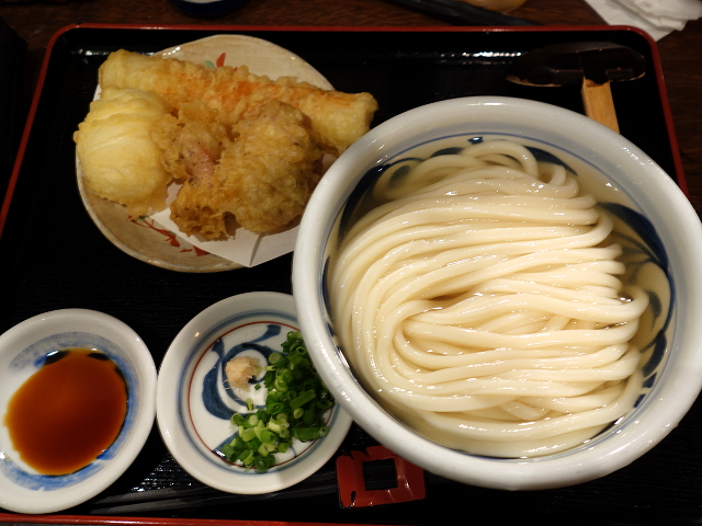 ひやかけうどん550円+讃岐天450円