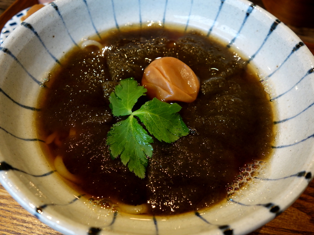 とろろ昆布と梅のうどん750円