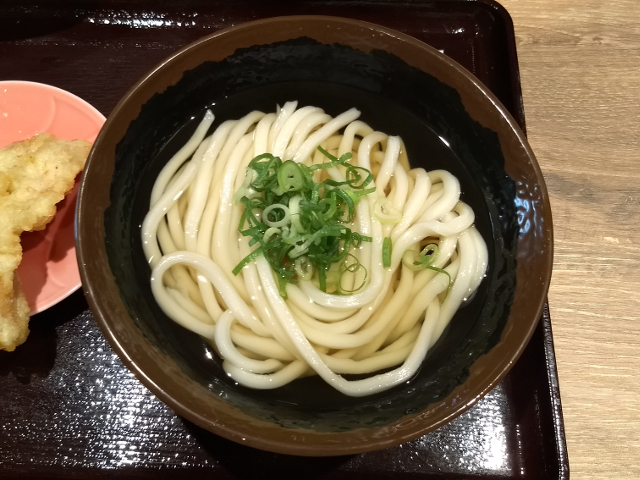 かけうどん(あつかけ)小430円