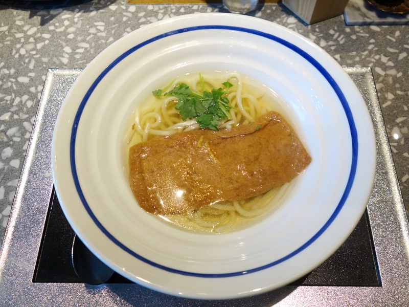 きつねおうどん880円