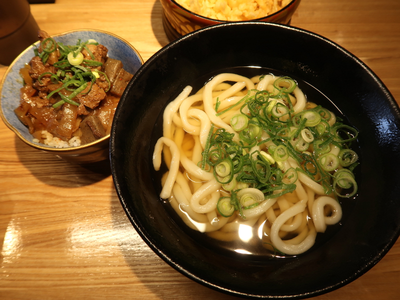 かけうどんと小肉めし800円