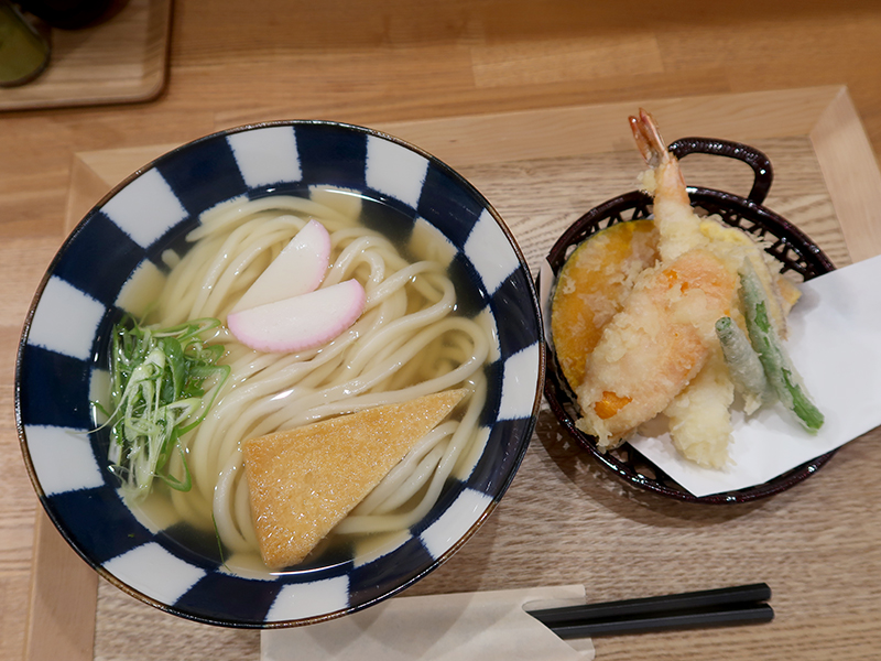 天ぷらとかけうどん860円