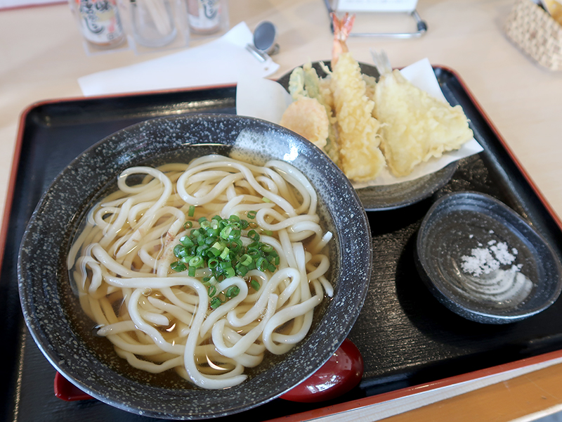 天ぷら盛り合わせうどん(えびきす)温890円