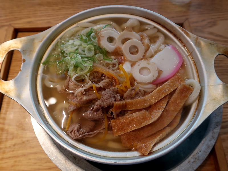 松山名物鍋焼きうどん850円