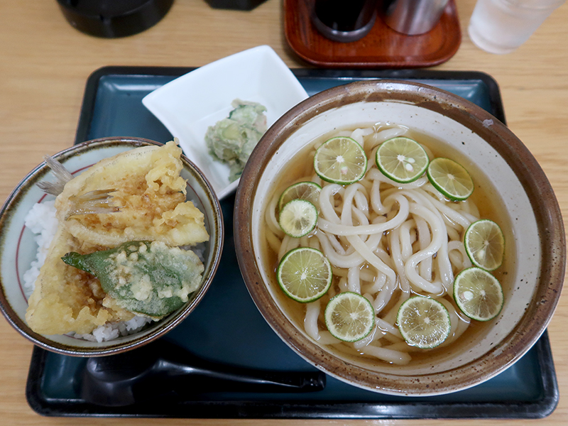 日替定食(すだちうどん冷+ミニキス天丼+小鉢)800円