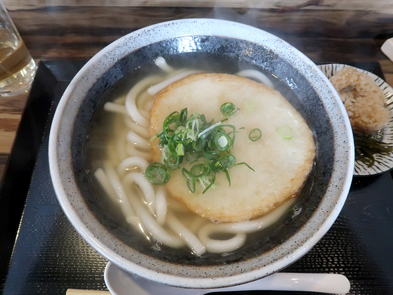 丸天うどん858円+おにぎり(かしわ飯)165円