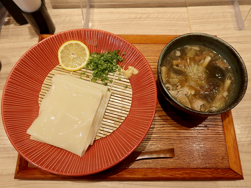 つけナス肉汁ひもかわ800円