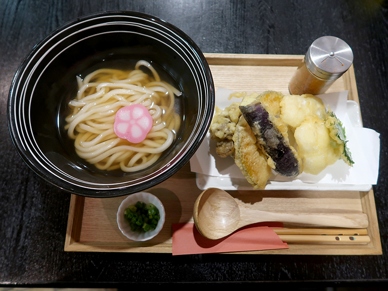 鱧天のおうどん(かけ)1200円