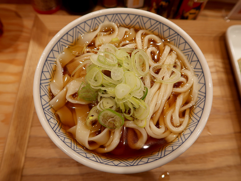 2種ミックス(うどん+きしめん)小690円+いとより鯛ちくわ200円