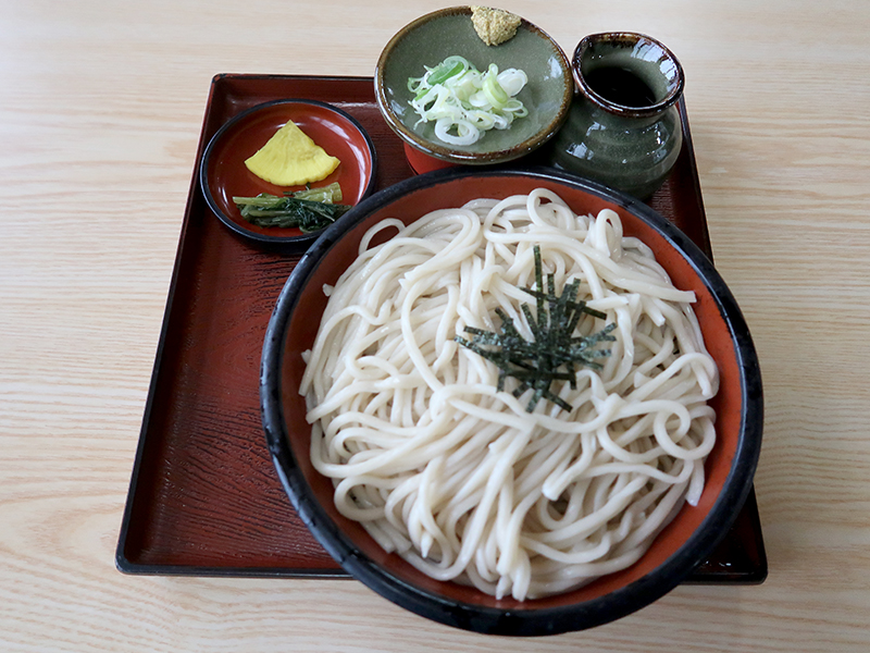 ざる麦切り690円