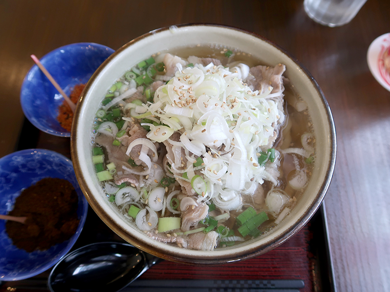 鈴屋流肉吸いうどん980円