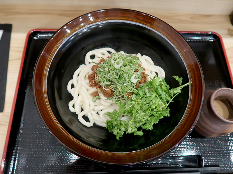 胡麻だれ坦々うどん600円+パクチー(無料トッピング)