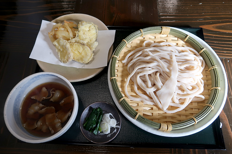 肉汁ざるうどん750円+天ぷら3品200円