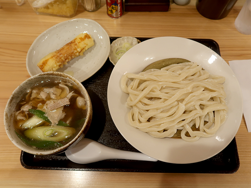 肉汁うどん冷つけ並盛900円+ちくわ天150円